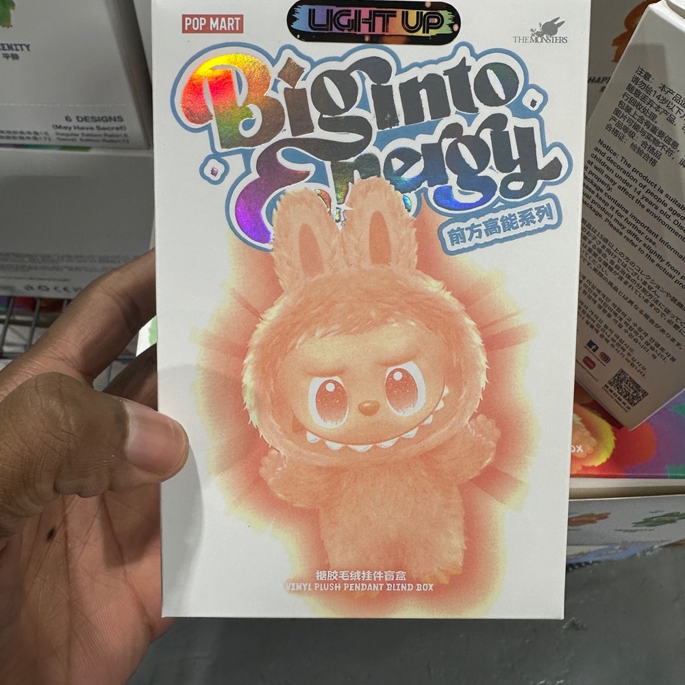 Pop Mart : Big Into Energy Light Up Figure